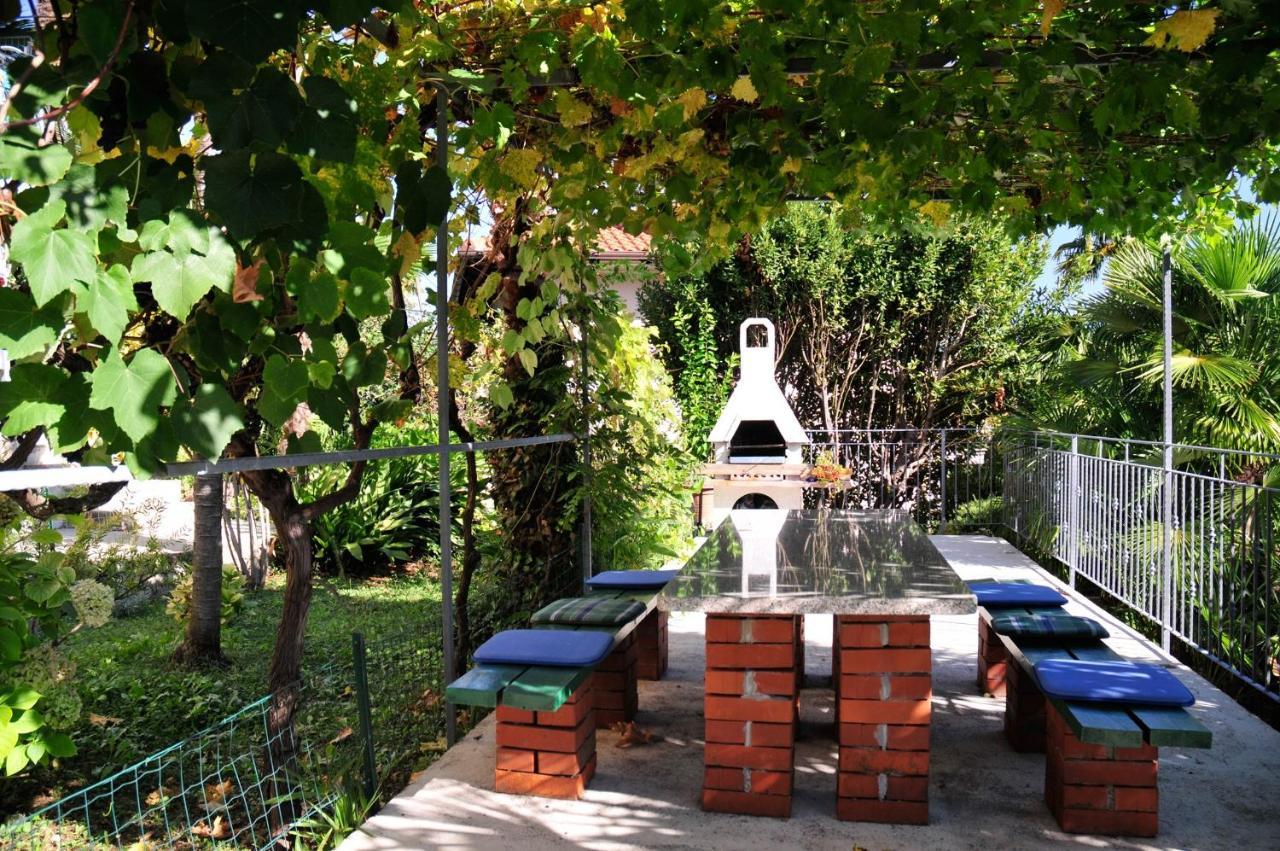 Apartments Villa Zara Ловран Екстериор снимка