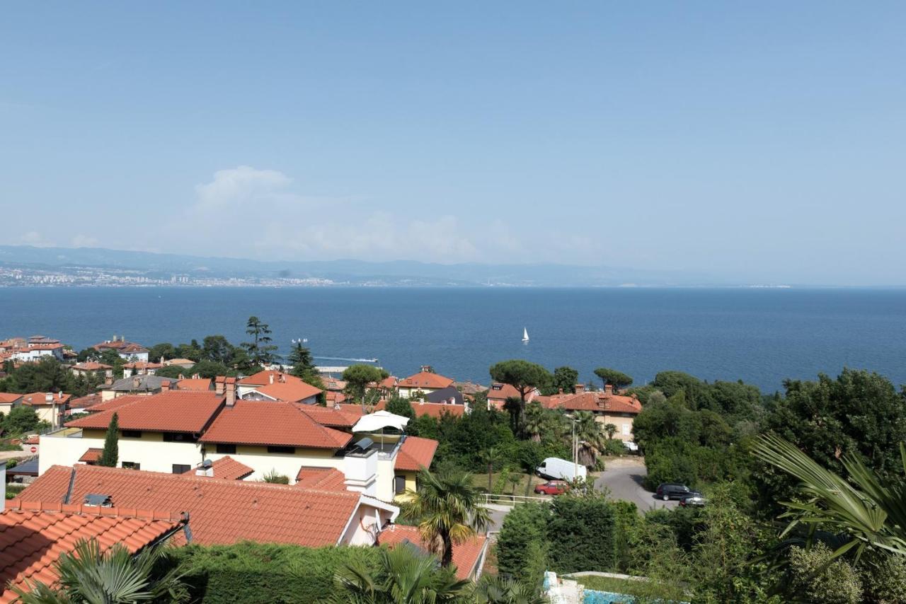 Apartments Villa Zara Ловран Екстериор снимка