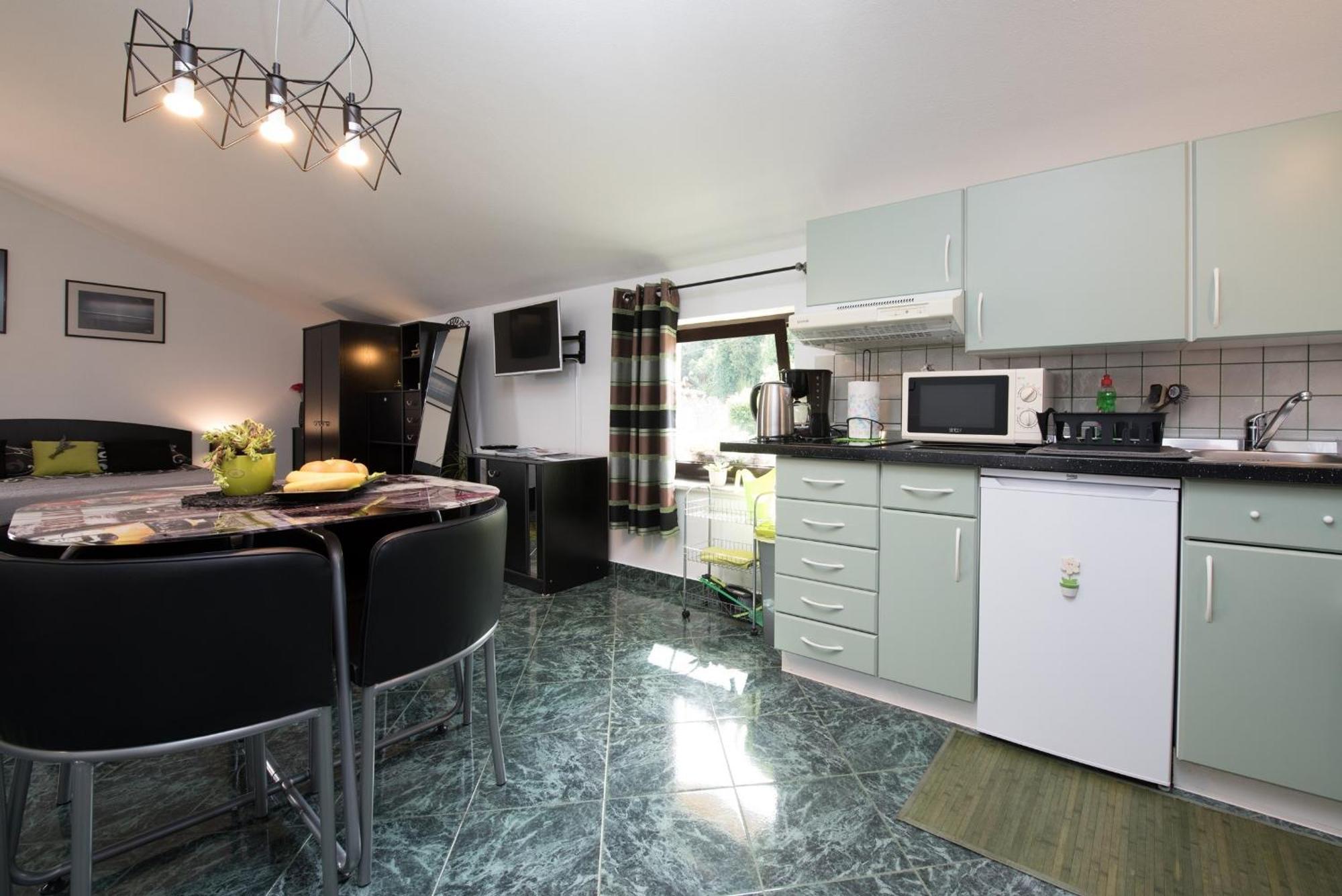 Apartments Villa Zara Ловран Стая снимка