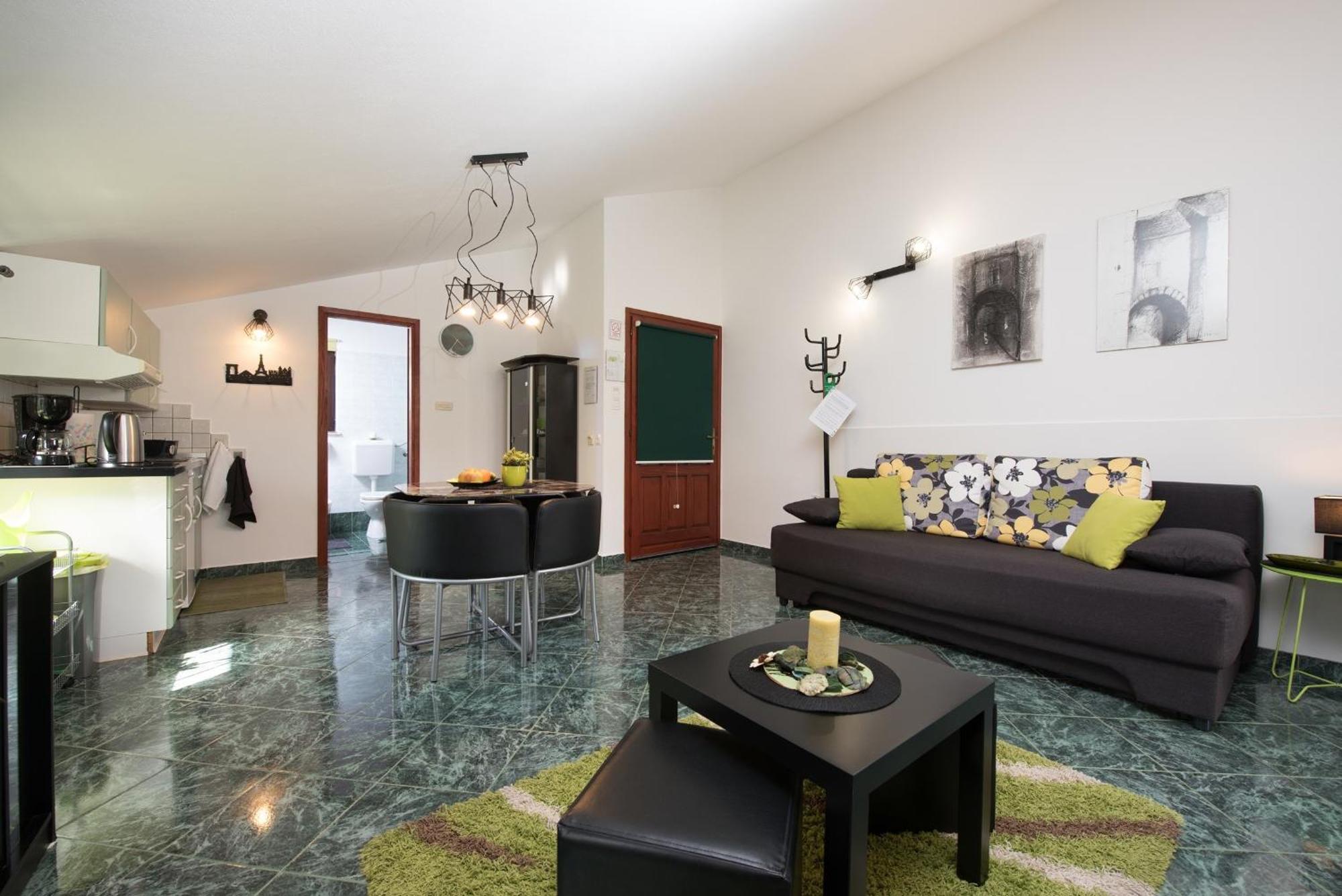 Apartments Villa Zara Ловран Екстериор снимка