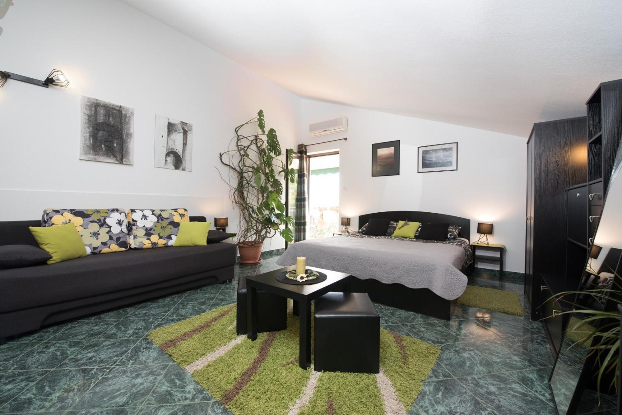 Apartments Villa Zara Ловран Екстериор снимка