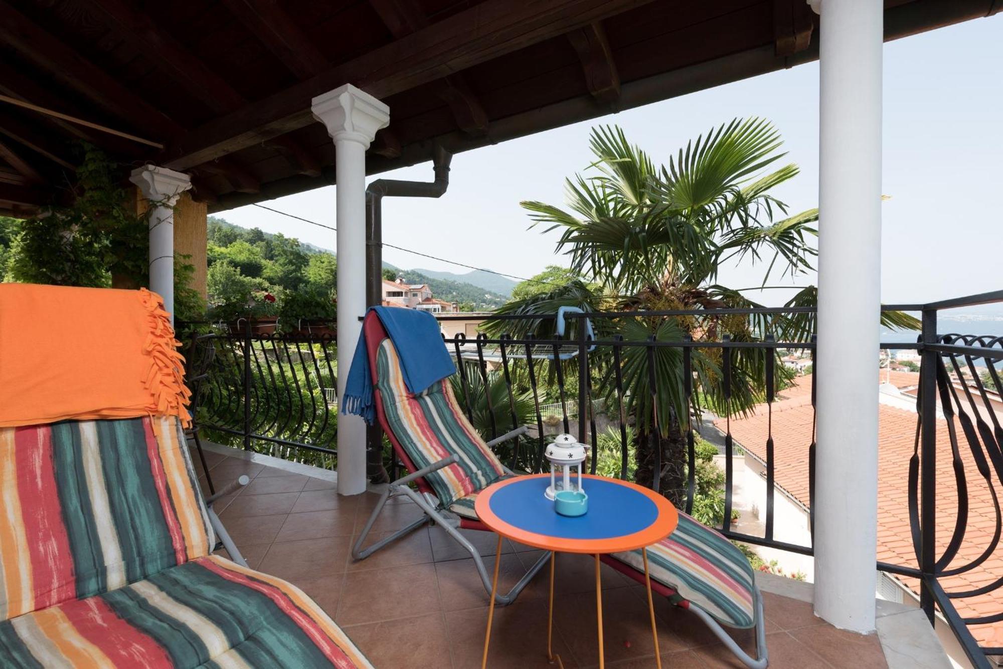 Apartments Villa Zara Ловран Екстериор снимка