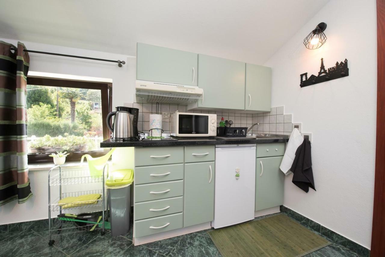 Apartments Villa Zara Ловран Екстериор снимка