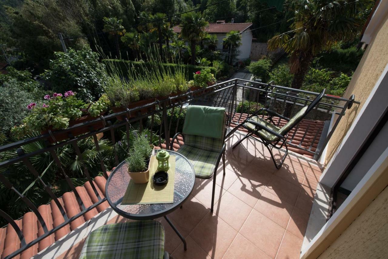 Apartments Villa Zara Ловран Екстериор снимка